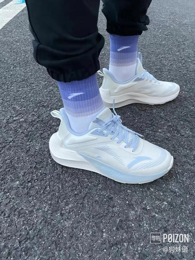 安踏跑鞋排行榜前十名，安踏篮球鞋排行榜前十名（近期人气跑鞋TOP10大公开）