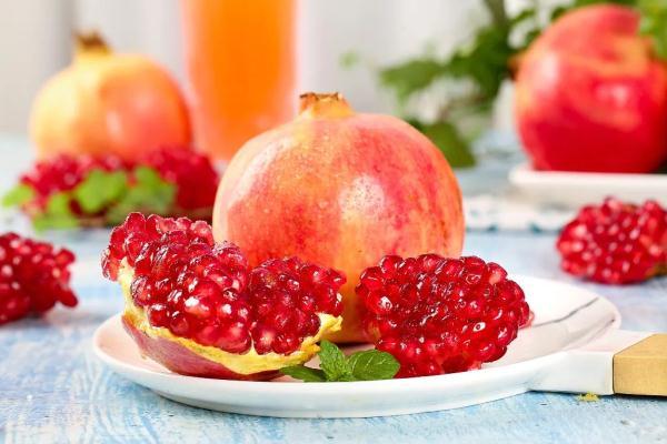 石榴怎么做好吃，石榴怎么做好吃家庭（皮薄肉厚又多汁的石榴怎么挑选）