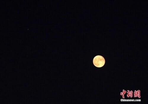 星月争辉般的4月天象，木星与明月上演“木星合月”浪漫天象
