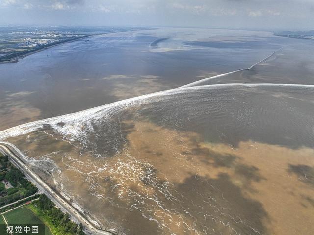 钱塘江位于什么地方，钱塘江位于现在的哪个地方（市民游客前往上虞区钱塘江段观看大潮）