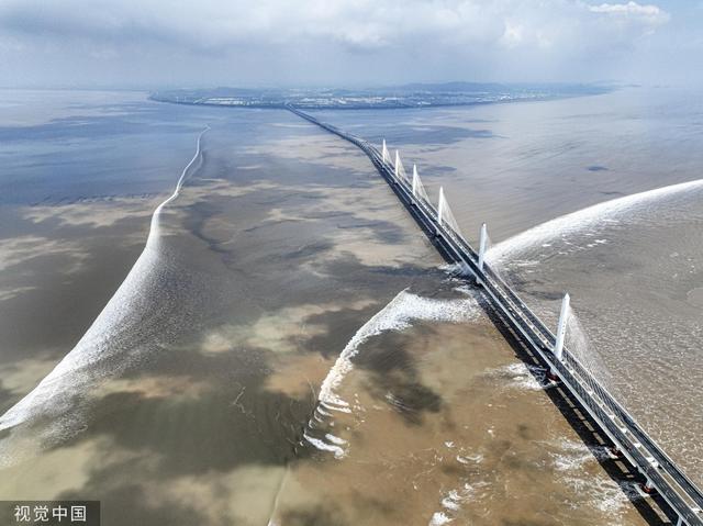 钱塘江位于什么地方，钱塘江位于现在的哪个地方（市民游客前往上虞区钱塘江段观看大潮）