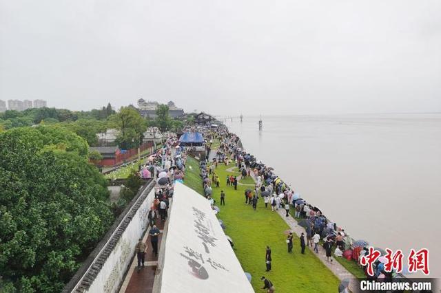 钱塘江在哪个省哪个市，钱塘区在哪个省哪个市啊（浙江钱塘潮各式“潮景”吸引八方来客）