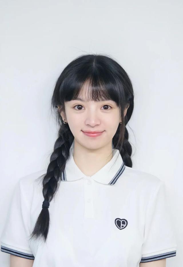 短发马尾怎么扎好看，短发马尾怎么扎好看小女孩（这样扎双马尾更可爱）