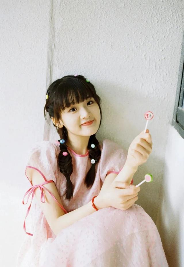 短发马尾怎么扎好看，短发马尾怎么扎好看小女孩（这样扎双马尾更可爱）
