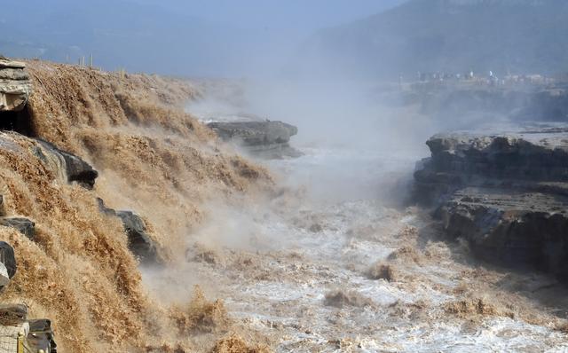 黄河壶口瀑布图片，山西黄河壶口瀑布景色（<美丽中国>黄河壶口瀑布出现壮美瀑布群）