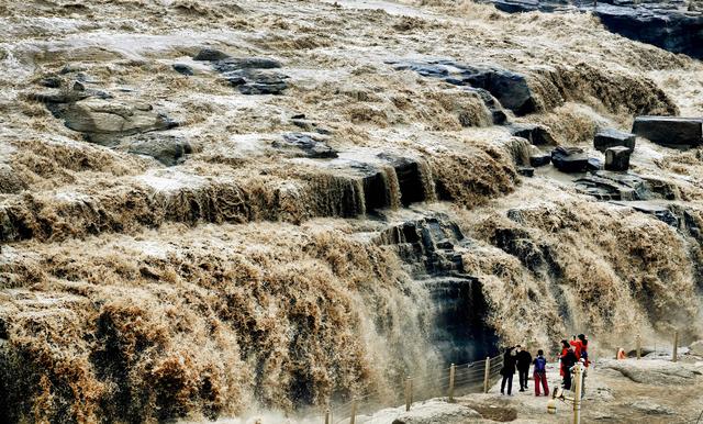 黄河壶口瀑布图片，山西黄河壶口瀑布景色（<美丽中国>黄河壶口瀑布出现壮美瀑布群）