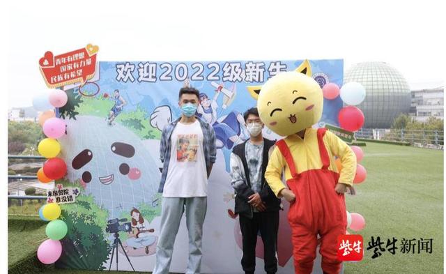 南京财经大学图书馆，2021级南京财经大学新生开学时间和入学指南及入学军训考试（南京财经大学新生收获惊喜“成长礼”）