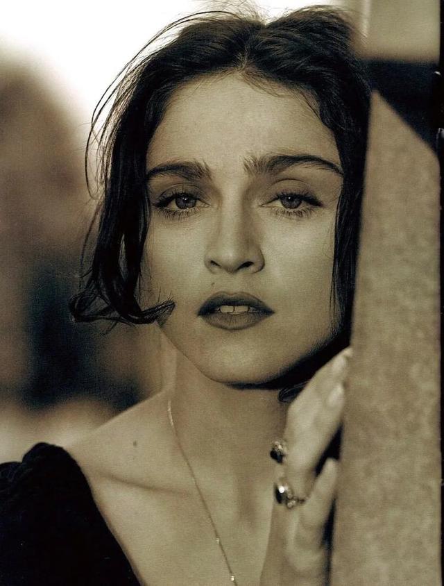 口红的成分是什么虫子，口红是什么虫子做的吗（口红是好仆人、坏主人）