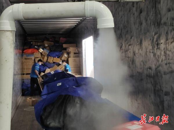 快递每到一个站点都会消毒吗，快递内部的东西怎么消毒（经营区域每隔4小时全面消毒）