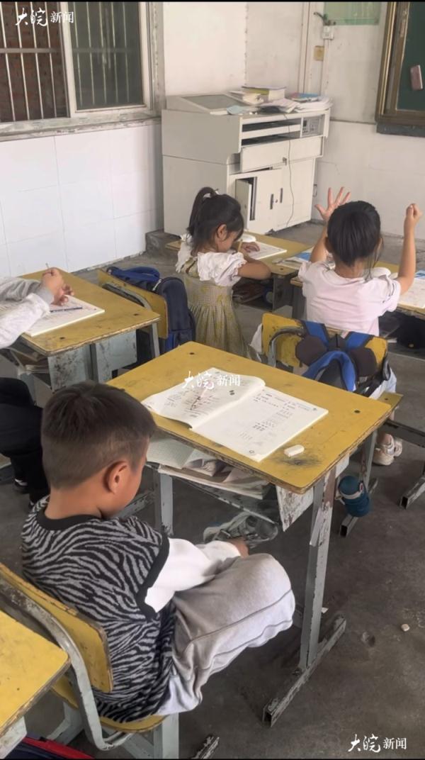 六年级脱式计算题，六年级数学脱式计算题500道（六安一萌娃上课掰脚趾做算术题）