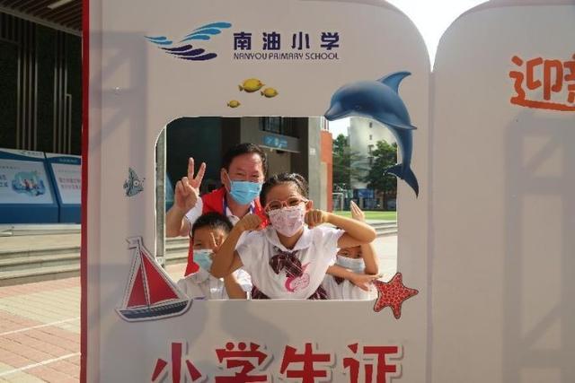 读书励志短句小学，小学生励志读书的句子（南油小学校园响起朗朗读书声）