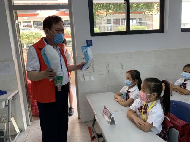 读书励志短句小学，小学生励志读书的句子（南油小学校园响起朗朗读书声）