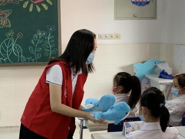 读书励志短句小学，小学生励志读书的句子（南油小学校园响起朗朗读书声）