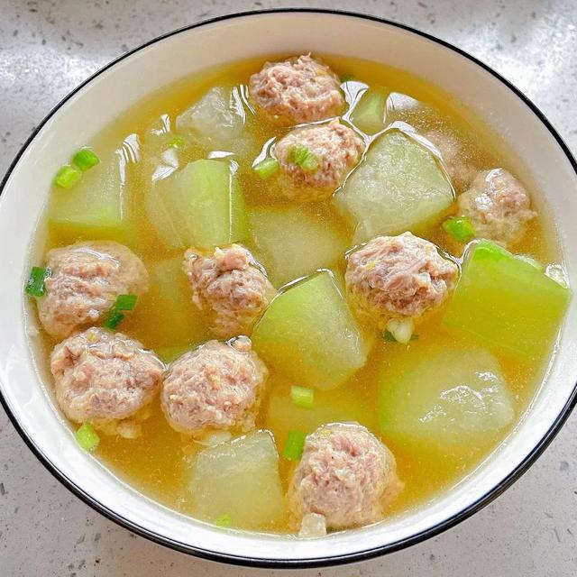 羊肉丸子汤的做法,白菜粉丝羊肉丸子汤的做法(巨鲜美的冬瓜丸子汤)