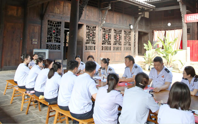 铭记历史有哪些主要意义，铭记历史的意义是什么（铭记历史，才能更好地砥砺前行）