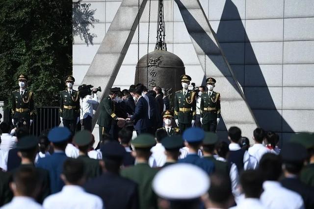 警钟长鸣下一句接什么，警钟长鸣下一句接什么阿克苏地委书记（警钟长鸣！吾辈自强）