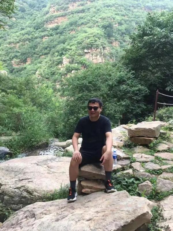 我想你在黑夜里，我想你在黑夜里是什么歌名（国内首个盲人自杀热线接线员）