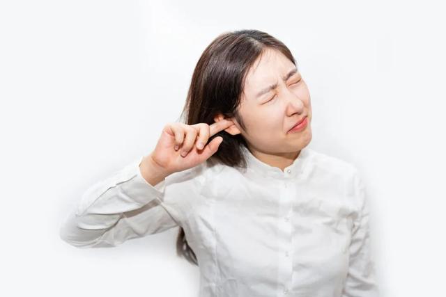 戴耳机的正确方法，佩戴耳机的正确方法（对耳朵的危害有多大）