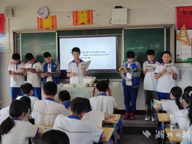 两学一做四个讲清楚指的是什么，四个学两个一（“四学一测”激发学生学习能力）