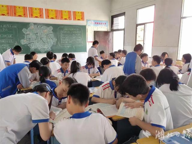 两学一做四个讲清楚指的是什么，四个学两个一（“四学一测”激发学生学习能力）