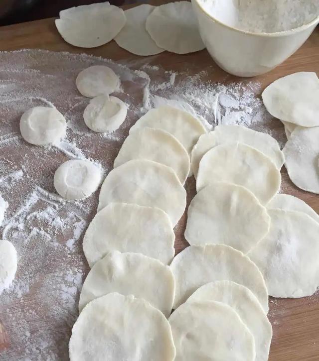 中筋面粉和高筋面粉有什么区别，高筋面粉和中筋面粉的区别（要分清高筋、中筋、低筋）