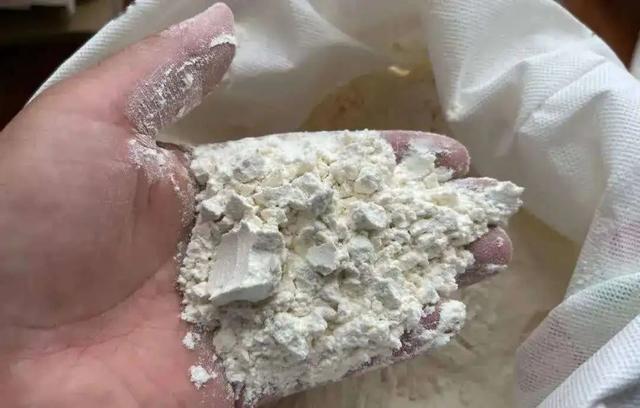 中筋面粉和高筋面粉有什么区别，高筋面粉和中筋面粉的区别（要分清高筋、中筋、低筋）