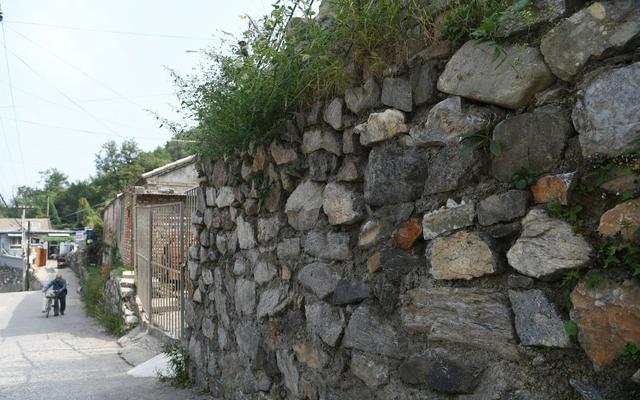 千年之后的你会在哪里是什么歌，千年之后的你会在哪里什么歌（京西这个山水之间的小村庄恢复生机）