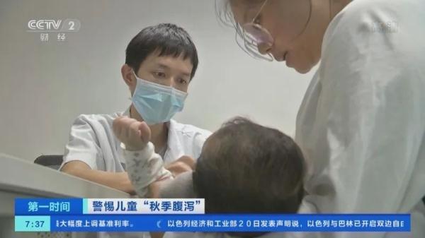 宝宝呕吐是什么原因引起的，宝宝呕吐是什么原因（秋季警惕孩子“又吐又拉”）