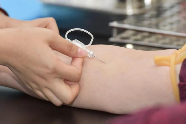 七类人员是指哪七类，新冠七类人员是指哪七类（体检报告中的这些符号）