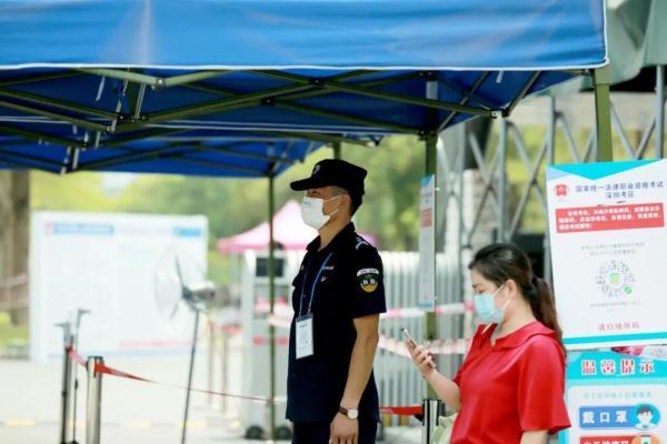 电光火石什么意思，石火光中争何事是什么意思（深圳77岁“法考”考生）