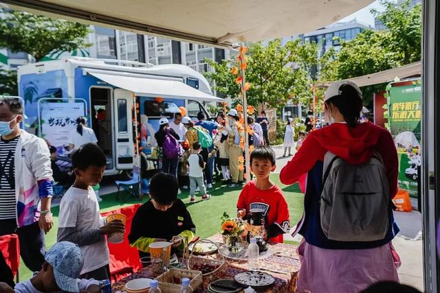 读旅游咨询师的条件是什么，旅游顾问学历要求（为什么越来越多的人选择房车旅游）