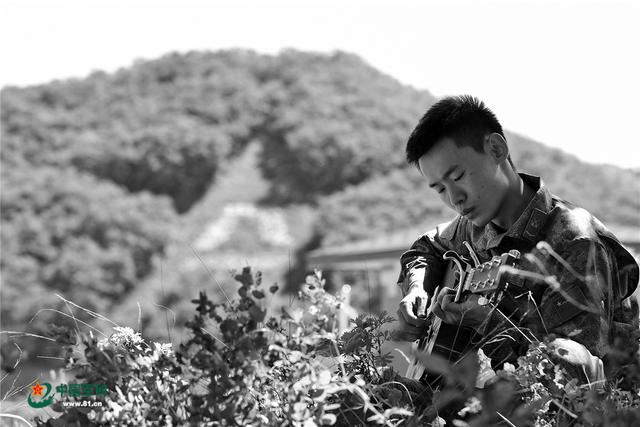 爱因为在心中歌词，歌曲我的情深你若懂（长白山深处：有个“盘岭乐队”）