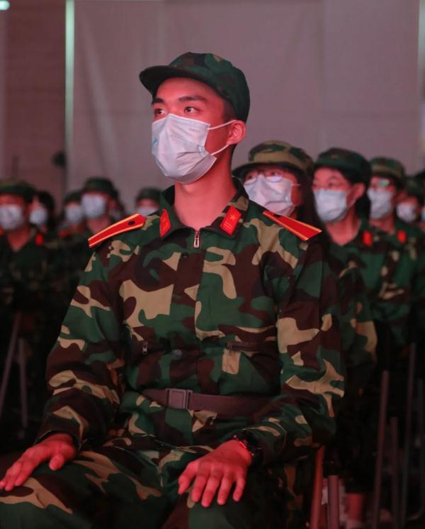 独自一人是什么意思，表示独自一人（回到“重生”的起点……“不要管他）