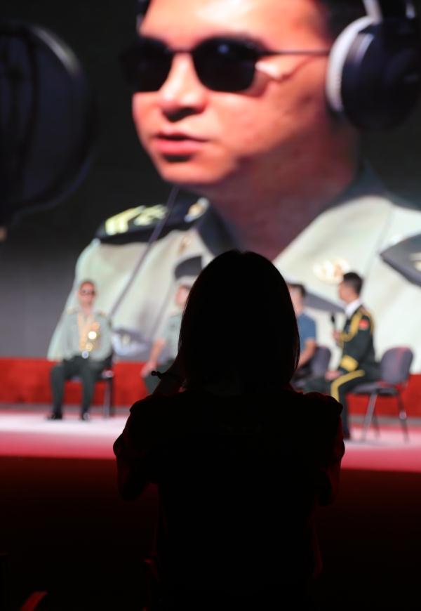 独自一人是什么意思，表示独自一人（回到“重生”的起点……“不要管他）