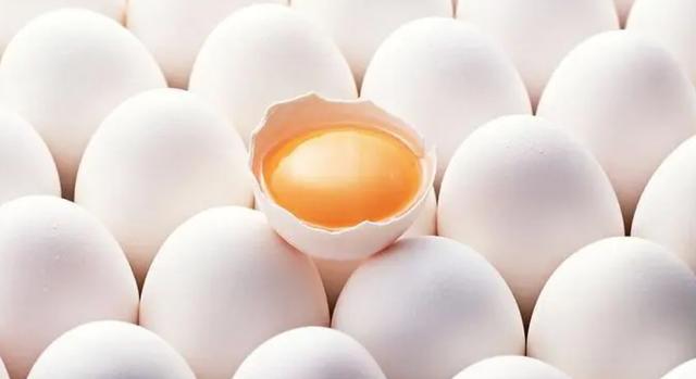 鸡蛋保质期多久，鸡蛋保质期是多久（生鸡蛋在冰箱里可以存放多久）