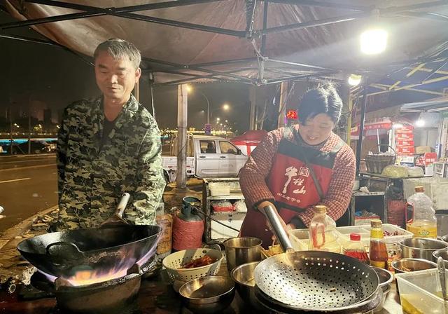 坚持的事例，坚持的事例现代（这对“父女”携手走了16年）