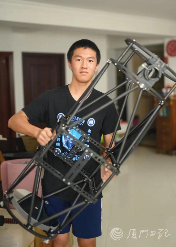 少年和青年的区别，少年和青年的区别图片（这俩14岁“追星”少年，夺冠）