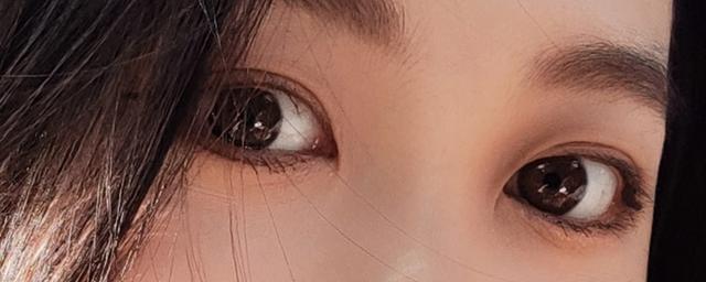 我想知道双镜头什么意思简单点，照相机双镜头什么意思（3200万像素前置双摄让自拍更美）