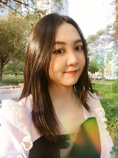 我想知道双镜头什么意思简单点，照相机双镜头什么意思（3200万像素前置双摄让自拍更美）