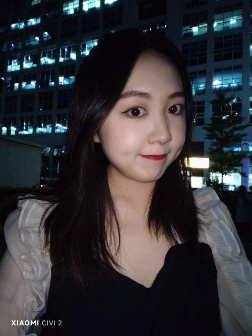 我想知道双镜头什么意思简单点，照相机双镜头什么意思（3200万像素前置双摄让自拍更美）