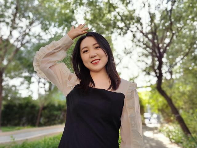 我想知道双镜头什么意思简单点，照相机双镜头什么意思（3200万像素前置双摄让自拍更美）