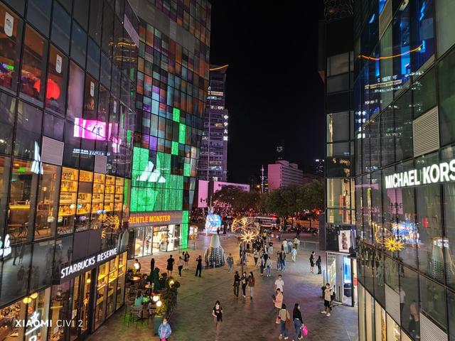 我想知道双镜头什么意思简单点，照相机双镜头什么意思（3200万像素前置双摄让自拍更美）