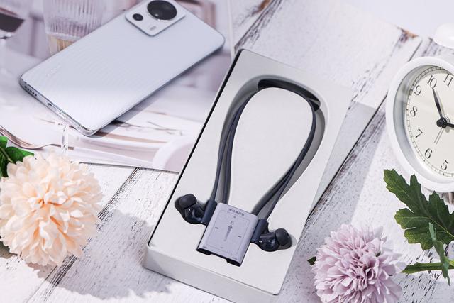 我想知道双镜头什么意思简单点，照相机双镜头什么意思（3200万像素前置双摄让自拍更美）