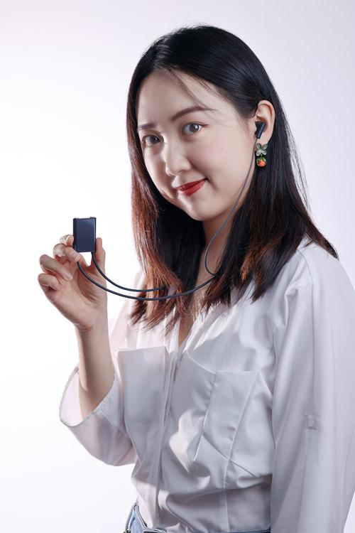 我想知道双镜头什么意思简单点，照相机双镜头什么意思（3200万像素前置双摄让自拍更美）