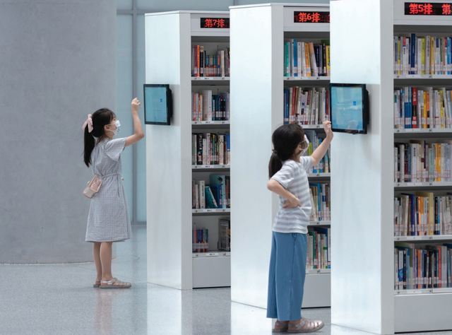 浦东新区图书馆，上海市浦东新区新图书馆如何办卡（与读者共同打造真正的“人民的图书馆”）