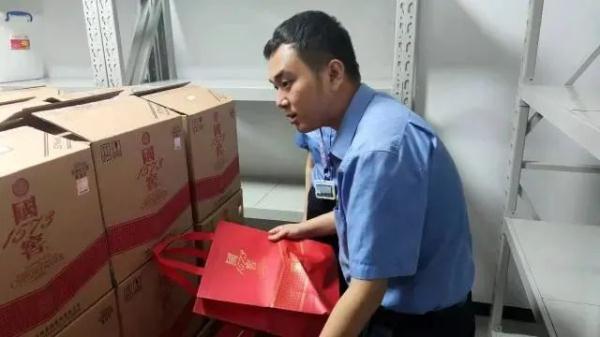 10万贷款8厘利息是多少，10万贷款8厘米的利息是多少（用散装白酒充当“国窖”）