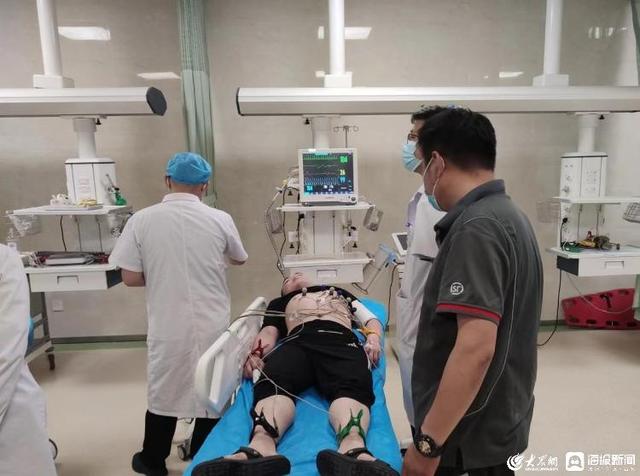 附近顺丰快递上门取件，顺丰上门取件怎么操作（顺丰小哥“上门取件”挽救生命）