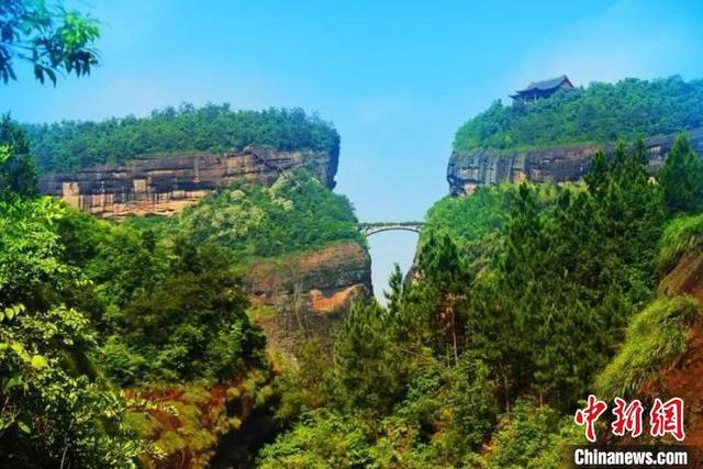 龙虎山在哪里，徐州龙虎山在哪里（江西鹰潭龙虎山丹霞）
