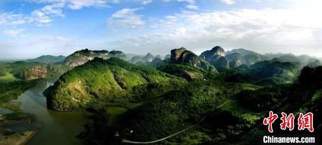龙虎山在哪里，徐州龙虎山在哪里（江西鹰潭龙虎山丹霞）