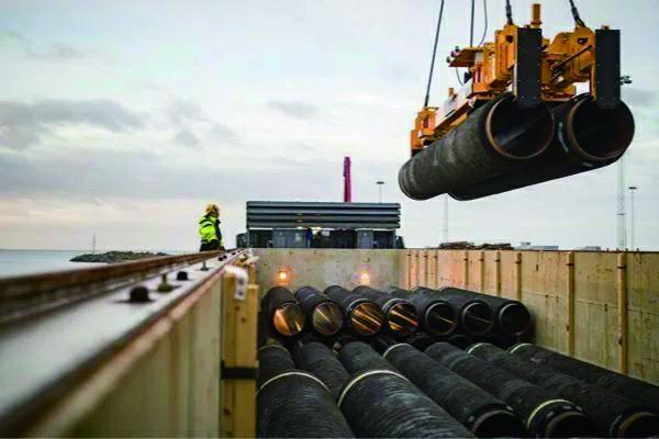 偷偷地类似词语，开开心心类似的词语（“北溪”管道接连3次发生破裂）